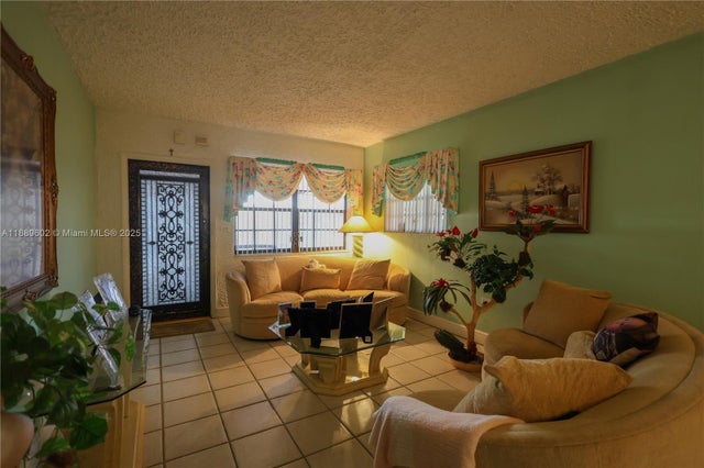 5 of 31 - 2541 W 10th Ave, Hialeah, FL