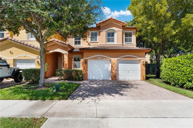 1 of 35 - 8450 Nw 113th Psge, Doral, FL