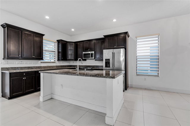 4 of 28 - 9881 W 34th Ave, Hialeah, FL