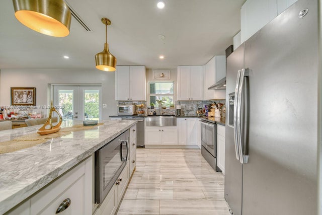 1 of 38 - 9104 Sw 180th St, Palmetto Bay, FL