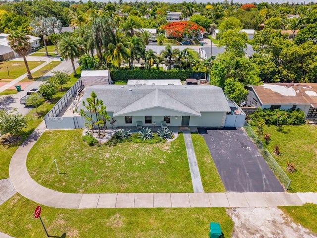 2 of 38 - 9104 Sw 180th St, Palmetto Bay, FL