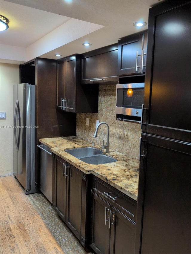 4 of 40 - 11930 N Bayshore Dr 1103, North Miami, FL