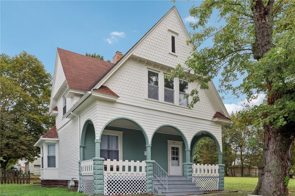 655 New Castle Avenue, Sharon