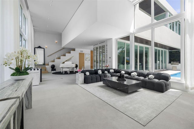 4 of 71 - 4433 N Bay Rd, Miami Beach, FL