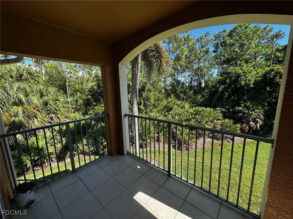 1270 Wildwood Lakes Blvd 202, Naples