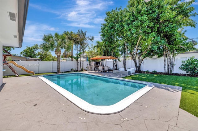 3 of 52 - 2506 Ne 30th St, Fort Lauderdale, FL