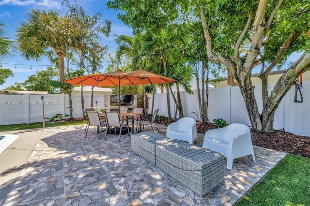 4 of 52 - 2506 Ne 30th St, Fort Lauderdale, FL
