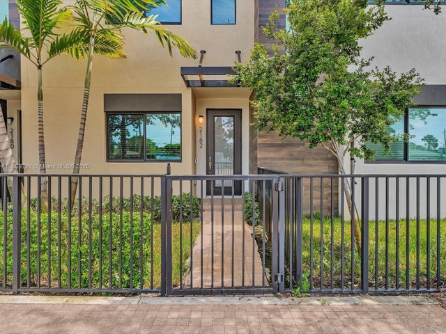 2 of 21 - 2182 Nw 6th St, Fort Lauderdale, FL