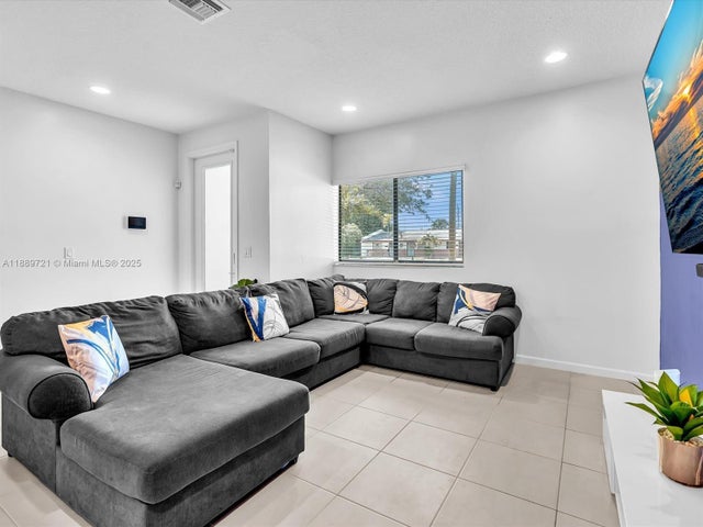 5 of 21 - 2182 Nw 6th St, Fort Lauderdale, FL