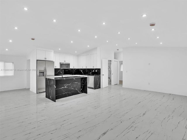 4 of 26 - 823 Sw 27th St, Fort Lauderdale, FL