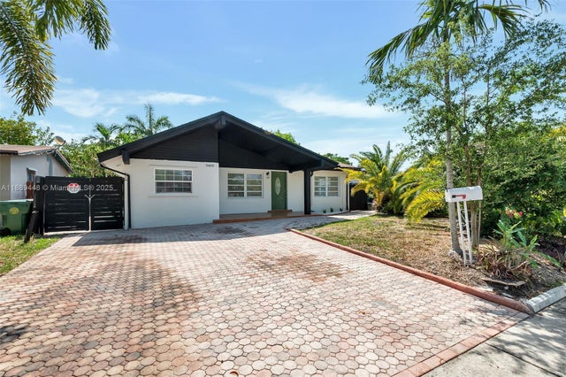 2 of 30 - 5400 Ne 2nd Ave, Oakland Park, FL