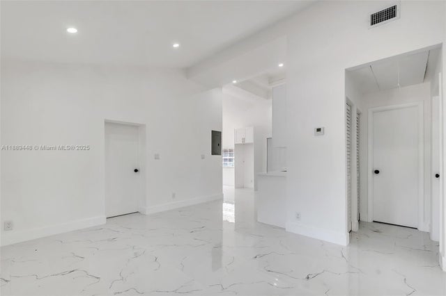 3 of 30 - 5400 Ne 2nd Ave, Oakland Park, FL