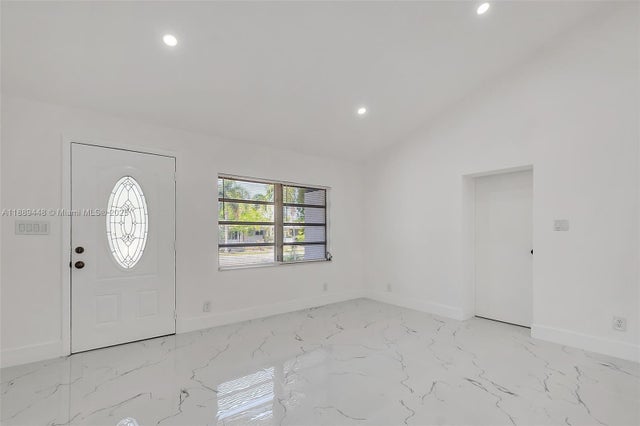 4 of 30 - 5400 Ne 2nd Ave, Oakland Park, FL