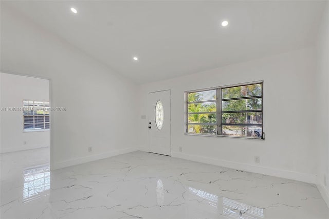 5 of 30 - 5400 Ne 2nd Ave, Oakland Park, FL