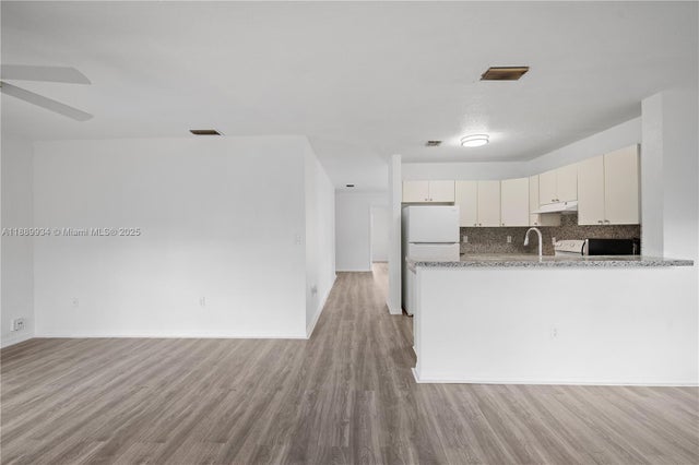 1 of 26 - 244 Nw 179th St, Miami Gardens, FL