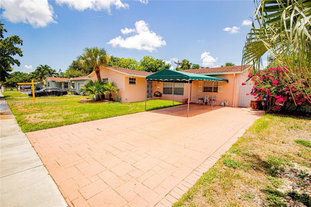 2 of 2 - 2270 Nw 196th Ter, Miami Gardens, FL