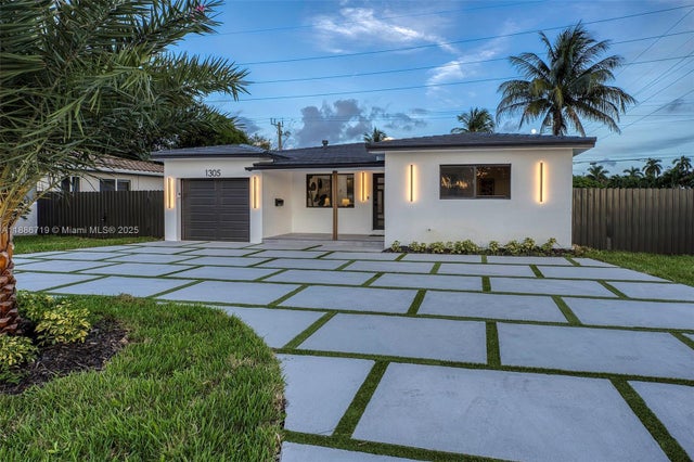 1 of 29 - 1305 N 31st Rd, Hollywood, FL