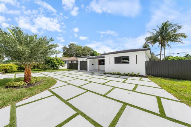 2 of 29 - 1305 N 31st Rd, Hollywood, FL