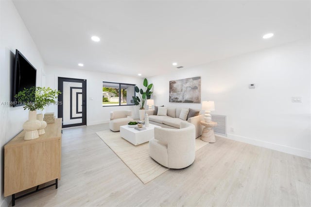 5 of 29 - 1305 N 31st Rd, Hollywood, FL