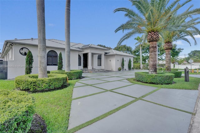 2 of 44 - 2600 Sw 128th Ct, Miami, FL