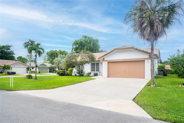 1 of 40 - 7747 Cloverfield Cir, Boca Raton, FL