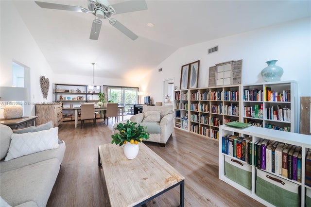 4 of 40 - 7747 Cloverfield Cir, Boca Raton, FL