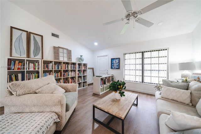 5 of 40 - 7747 Cloverfield Cir, Boca Raton, FL