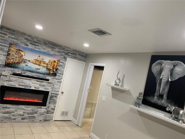 3 of 10 - 6309 Wiley St, Hollywood, FL