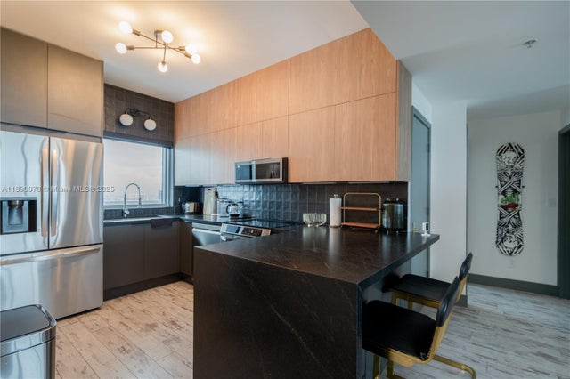 5 of 18 - 601 Ne 36th St 3107, Miami, FL