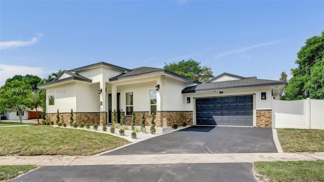 2 of 77 - 300 W Chaminade Dr, Hollywood, FL