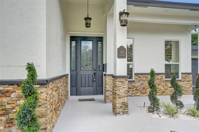 5 of 77 - 300 W Chaminade Dr, Hollywood, FL