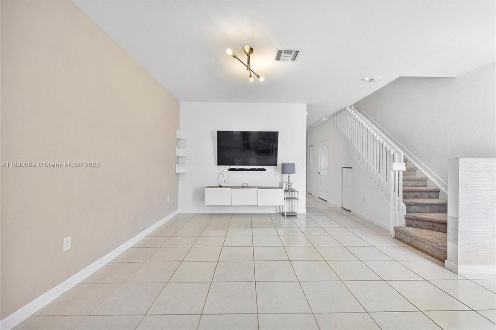 10013 Sw 228th Ter 10013, Miami