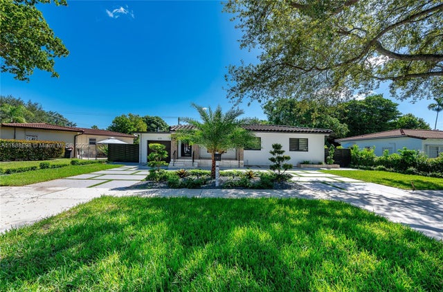 4 of 39 - 625 Miller Dr, Miami Springs, FL