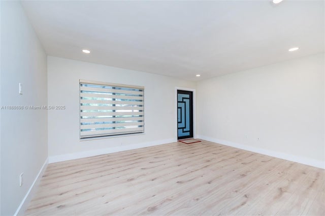 5 of 39 - 625 Miller Dr, Miami Springs, FL