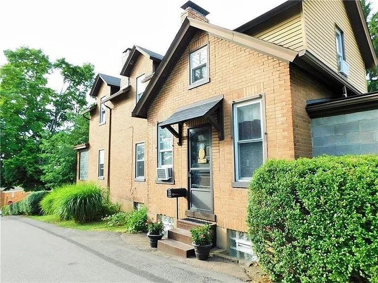 100 View Avenue, Ross