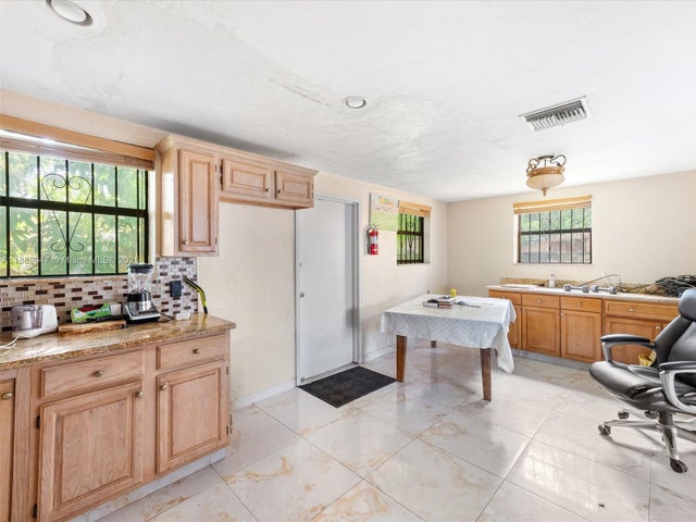 4 of 7 - 16815 Nw 38th Ct, Miami Gardens, FL