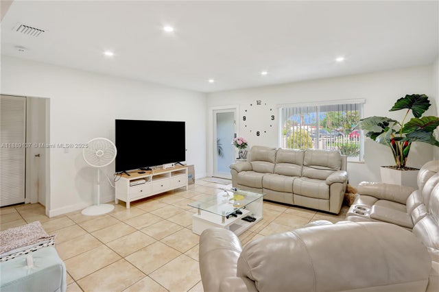 5 of 23 - 2580 Sw 69th Ave, Miami, FL