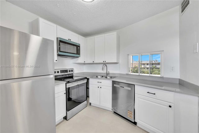 3 of 23 - 1680 Ne 191st St 415, Miami, FL