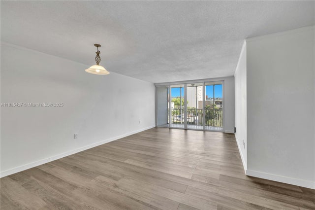 4 of 23 - 1680 Ne 191st St 415, Miami, FL