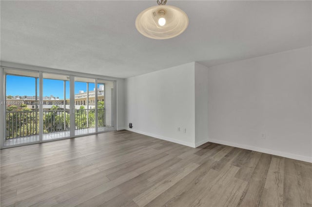 5 of 23 - 1680 Ne 191st St 415, Miami, FL