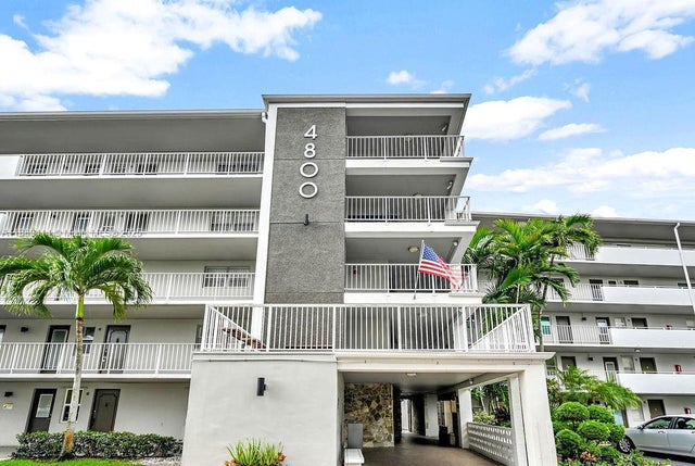 1 of 24 - 4800 Hillcrest Ln 210, Hollywood, FL