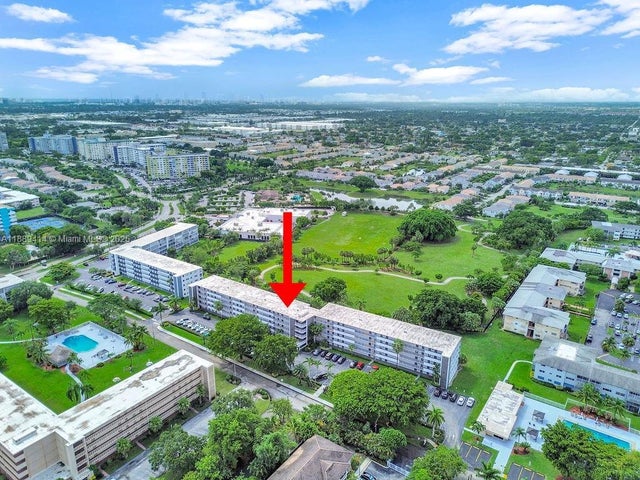 2 of 24 - 4800 Hillcrest Ln 210, Hollywood, FL