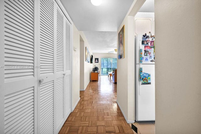 5 of 24 - 4800 Hillcrest Ln 210, Hollywood, FL