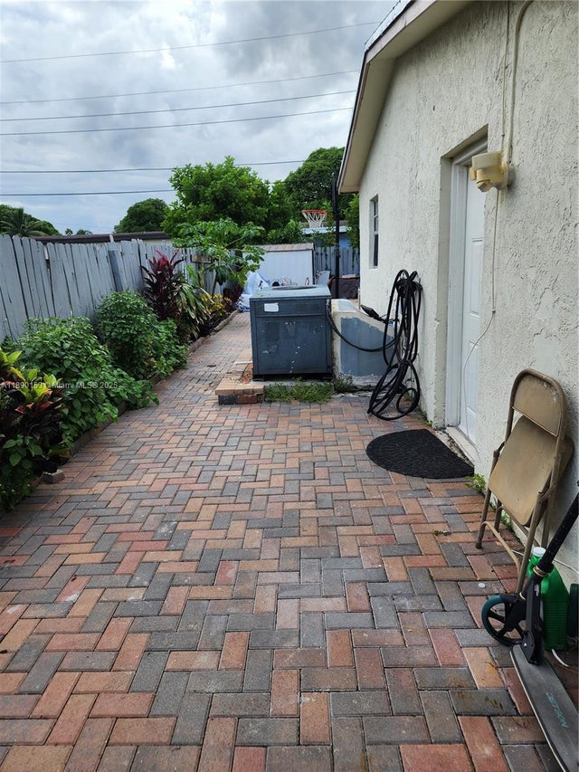 2 of 29 - 4361 Nw 35th Ave, Lauderdale Lakes, FL
