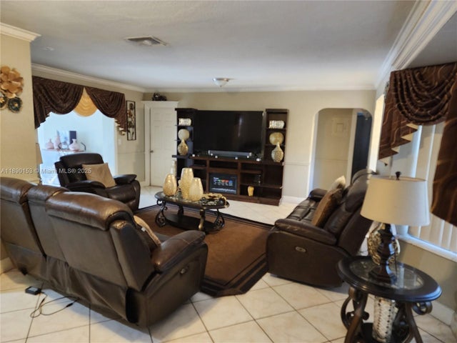 3 of 29 - 4361 Nw 35th Ave, Lauderdale Lakes, FL