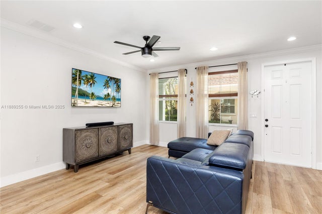 4 of 35 - 4064 Cascada Cir, Cooper City, FL