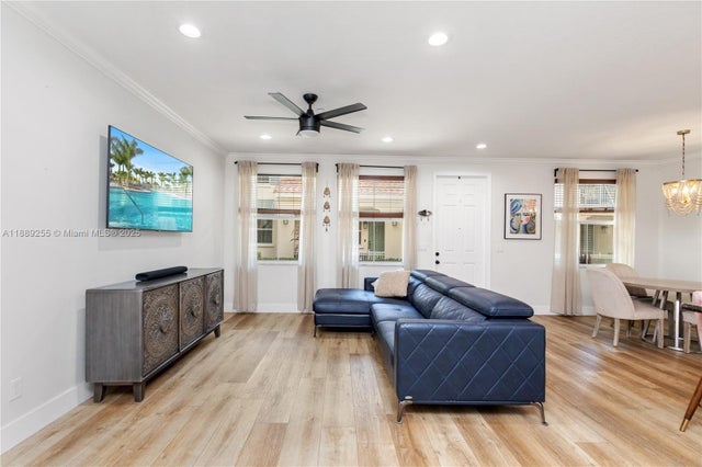 5 of 35 - 4064 Cascada Cir, Cooper City, FL