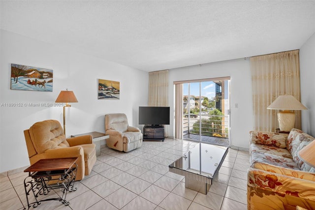 5 of 30 - 1355 Ne 167th St 214, Miami, FL
