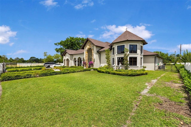 4 of 49 - 9815 Sw 114th St, Miami, FL