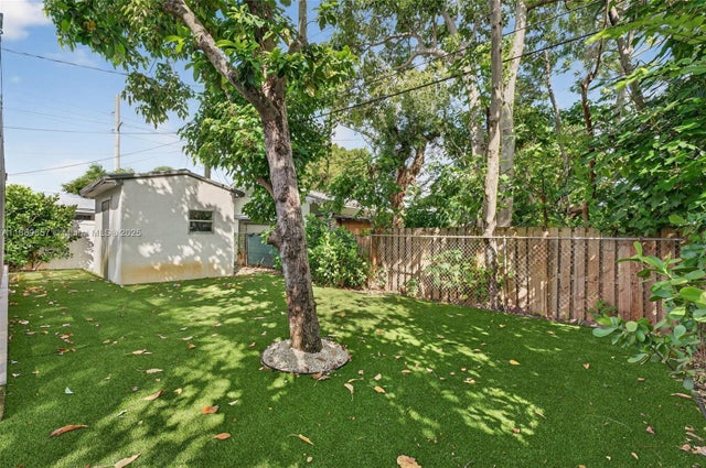 2 of 33 - 839 Sw 16th St, Fort Lauderdale, FL